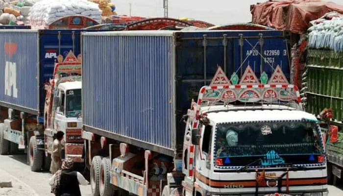 پیٹرولیم مصنوعات مزید مہنگی: آل پاکستان گڈز ٹرانسپورٹ اتحاد کا کرایوں میں اضافے کا اعلان