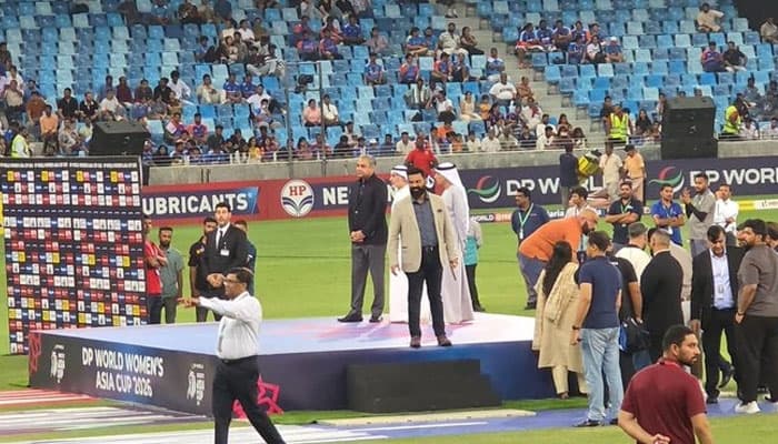 کرکٹ ایک بار پھر سیاست کی نذر، ایشیا کپ کی فاتح بھارتی ویمنز ٹیم نے محسن نقوی سے ٹرافی وصول کرنے سے انکار کردیا