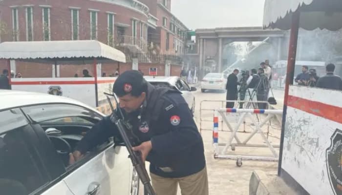 پشاور میں دہشتگردی کا خدشہ، سول سیکرٹریٹ خالی، ملازمین کو چھٹی دیدی گئی