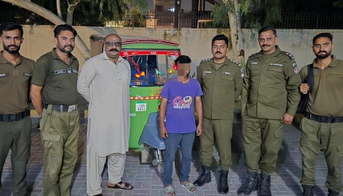 لاہور: تلخ کلامی پر خاتون مسافر کا نمبر سوشل میڈیا پر شیئر کرنیوالا رکشہ ڈرائیور گرفتار