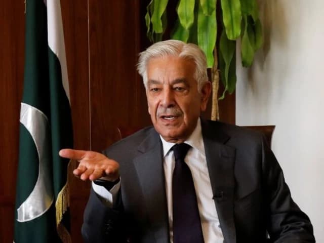 یمن میں سعودی افواج لڑ رہی ہیں، پاکستان کی افواج سپورٹ کا کردار ادا کر رہی ہیں: وزیر دفاع