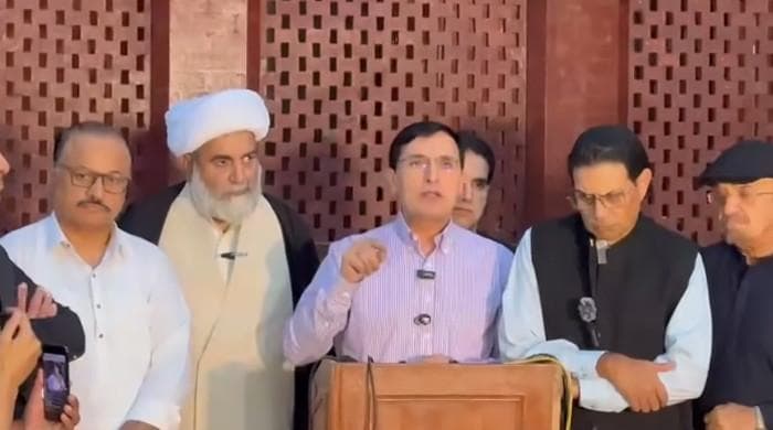 تحریک انصاف کا خیبرپختونخوا میں ایمرجنسی اورگورنر راج کو عدالت میں چیلنج کرنےکا اعلان
