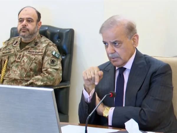 پشاور: وزیر اعظم کی زیرصدارت ایپکس کمیٹی کا اہم اجلاس، دہشتگردی کے مکمل خاتمے پر اتفاق