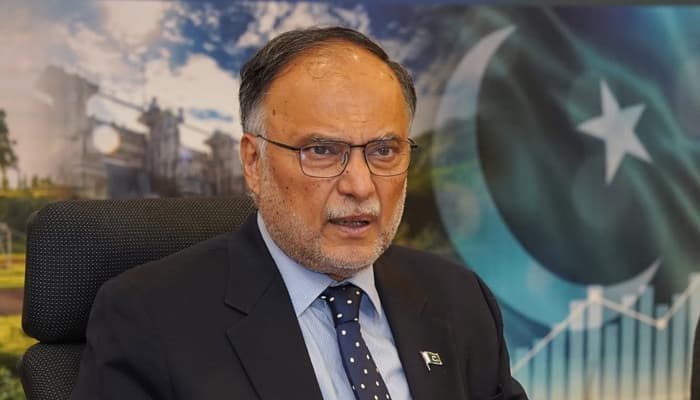 کشمیر کے لوگ کشمیر کو کراچی نہیں لاہور جیسا دیکھنا چاہتے ہیں: احسن اقبال