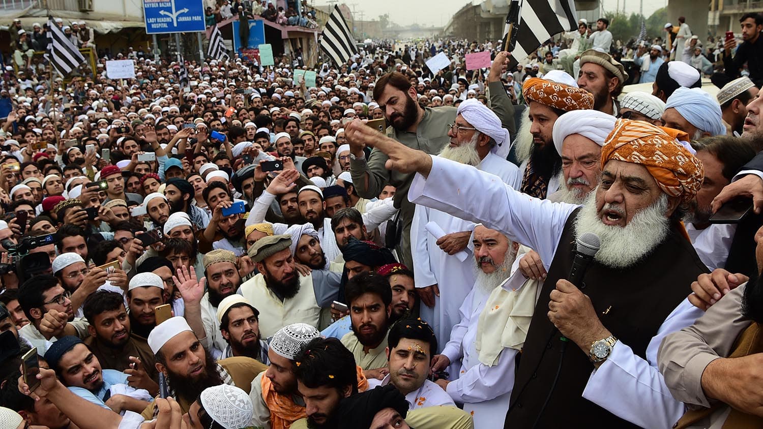 15 صوبے بنانے کا حکومتی فیصلہ غلط ہے: مولانا فضل الرحمان