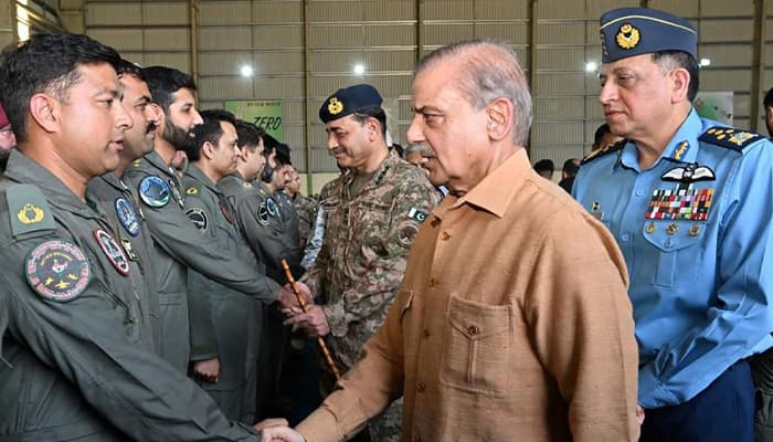 یومِ فضائیہ: معرکہ حق میں پاک فضائیہ نے غیر معمولی جنگی مہارت کا مظاہرہ کیا اور دشمن کو شکست دی: وزیراعظم