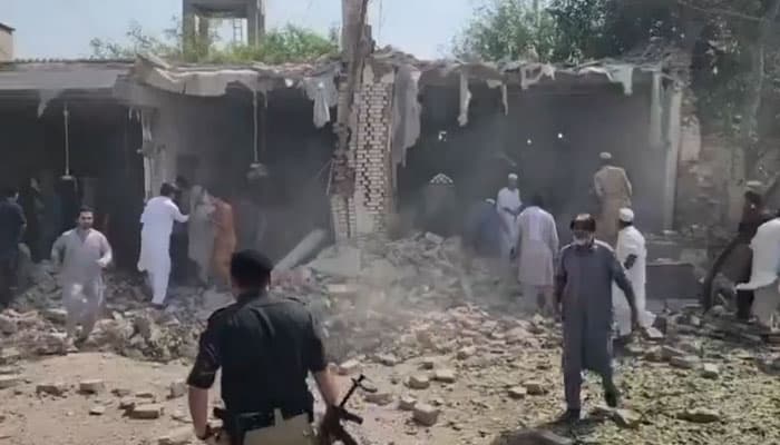 کوہاٹ: پولیس لائنز کے قریب نماز جمعہ کے دوران خودکش دھماکا، 15 افراد شہید، درجنوں زخمی