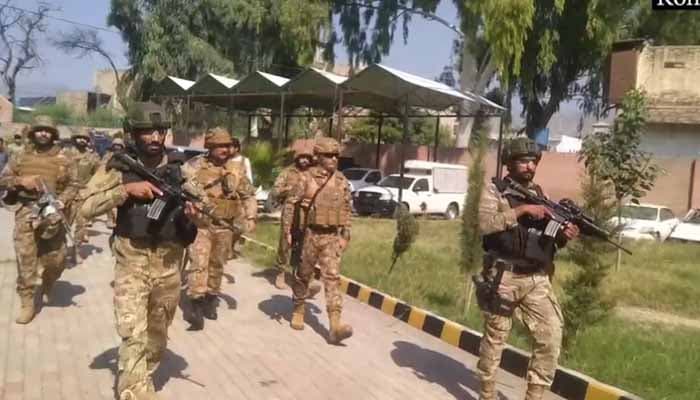 کوہاٹ: پولیس لائنز میں آپریشن مکمل، آخری 2 خودکش بمبار بھی ہلاک