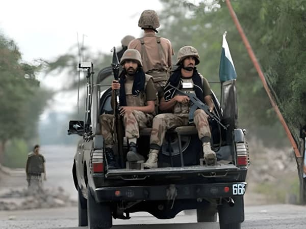 خیبرپختونخوا میں سیکیورٹی فورسز کی کارروائیاں، 10 خوارج ہلاک، 6 جوان شہید