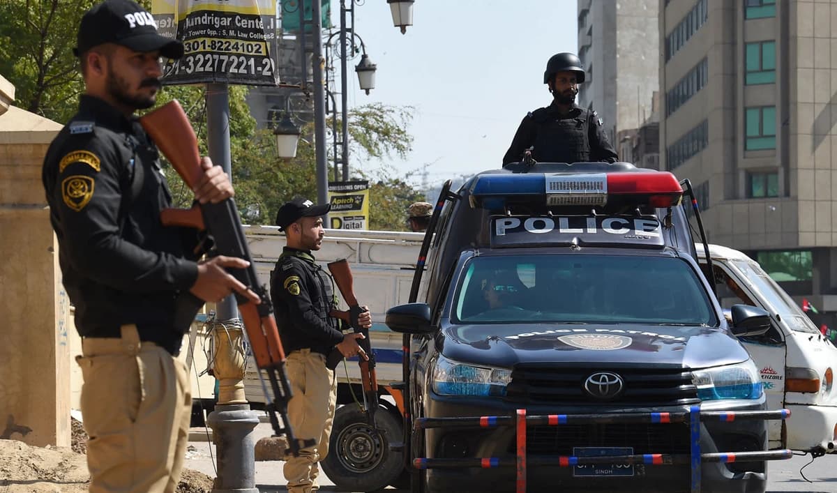 امن وامان کے خدشات کے باعث کراچی میں عائد دفعہ 144 کے نفاذ میں 10 روز کی توسیع