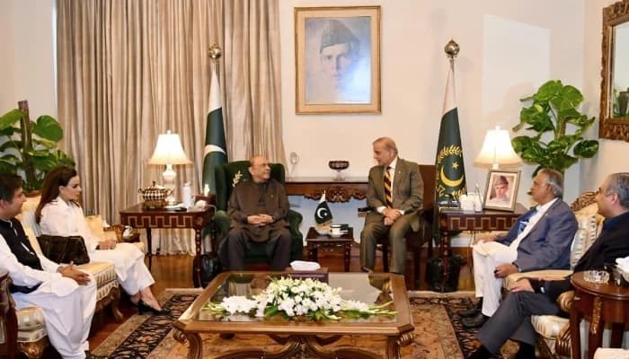 وفاقی حکومت کا خیبر پختونخوا میں ایمرجنسی لگانے پر اتفاق، ایوان صدر کے اجلاس میں بڑا فیصلہ: ذرائع
