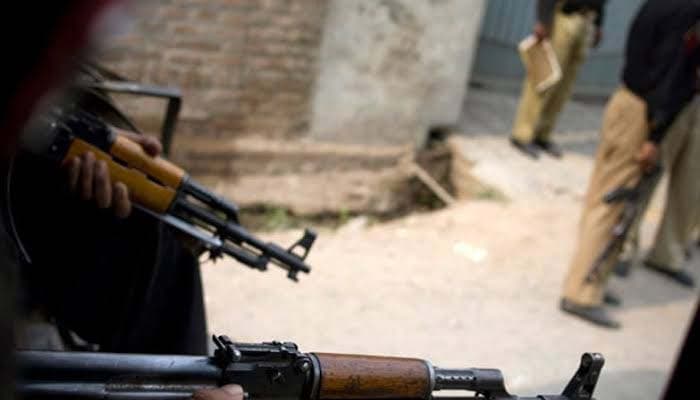 کرک میں پولیس پر فائرنگ سے ایس ایچ او گن مین سمیت شہید