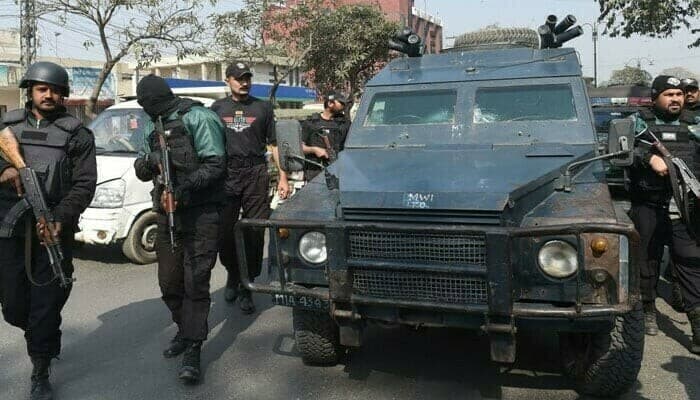 خیبرپختونخوا ضلع کرک میں دہشتگردوں کیخلاف آپریشن میں ڈی ایس پی سمیت 4 پولیس اہلکار شہید