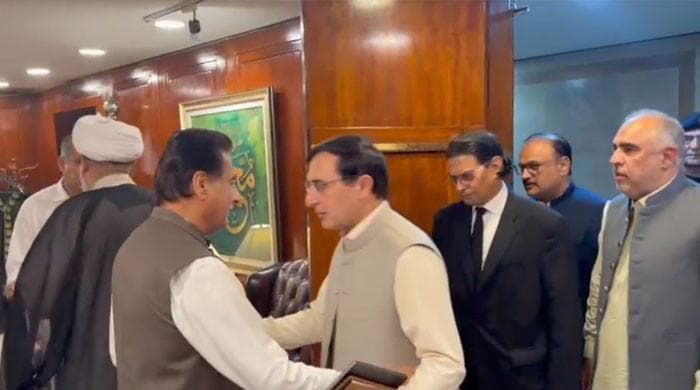 اپوزیشن نے مذاکرات آگے بڑھانے کیلئے عمران خان سے ملاقات کی شرط رکھ دی
